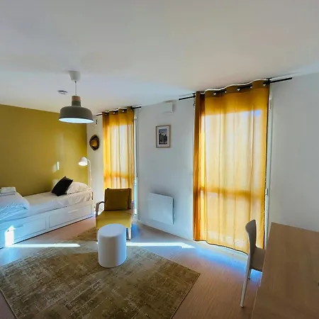 We Live In R - 302 Appartement