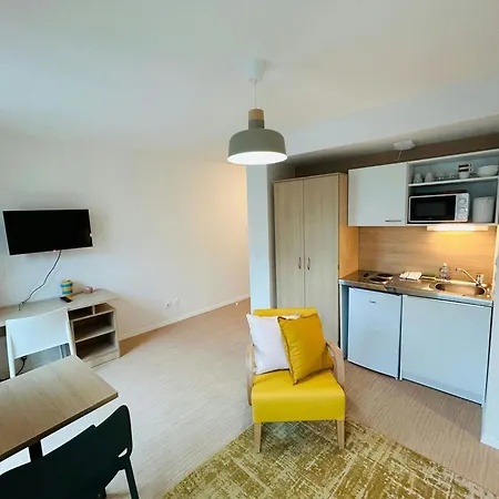 Apartment We Live In R - 302
